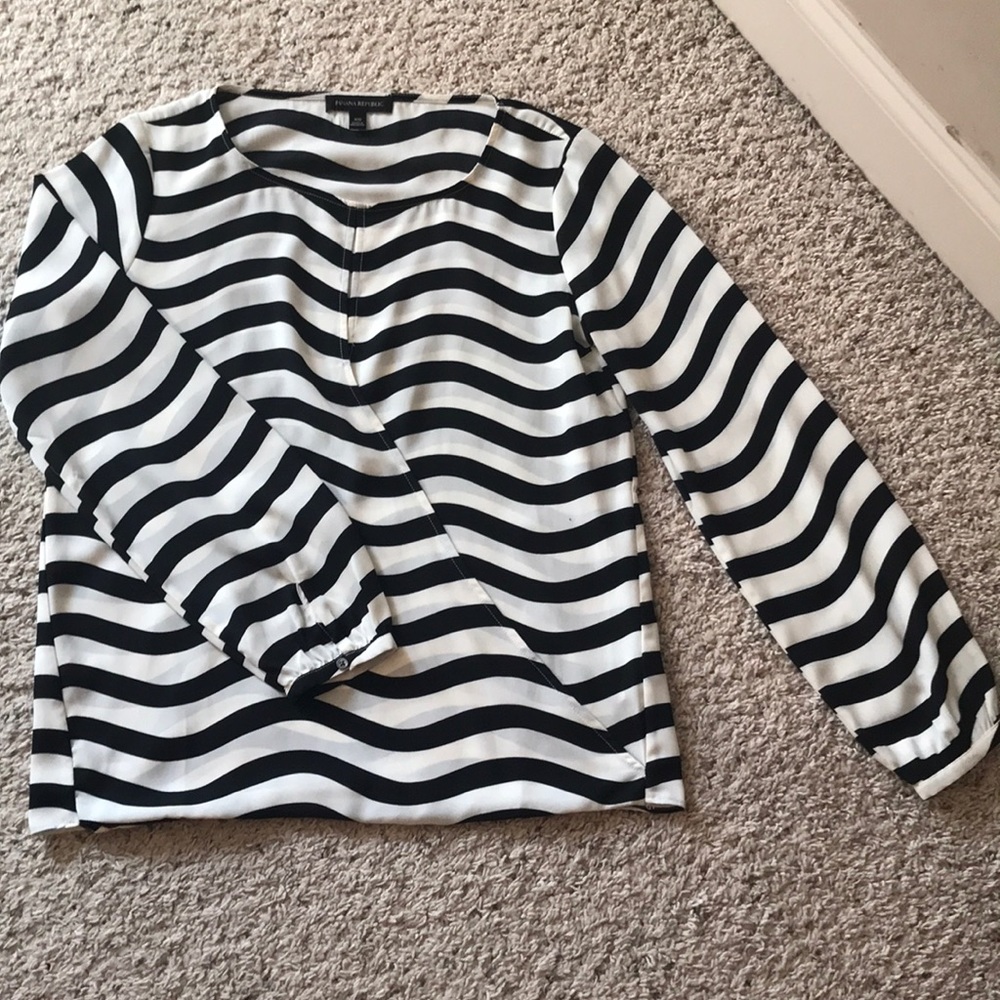 Banana Republic black and cream blouse